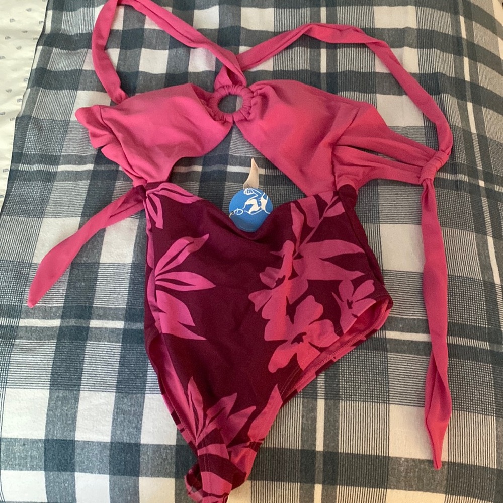 Tags still on pink cupshe one piece cut outs front side